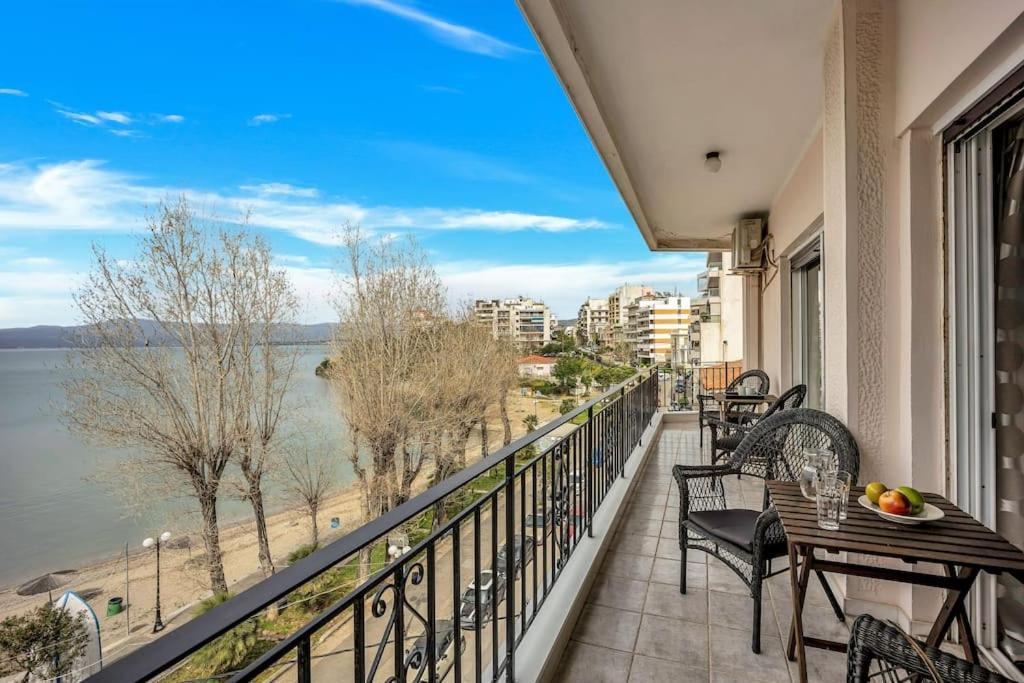 Bright Central Apartment With Splendid Sea View! Chalkida Bagian luar foto