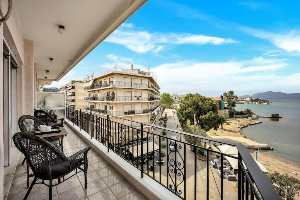 Bright Central Apartment With Splendid Sea View! Chalkida Bagian luar foto