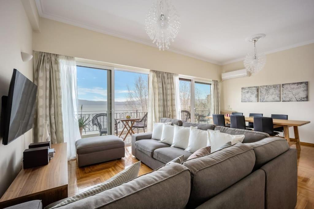 Bright Central Apartment With Splendid Sea View! Chalkida Bagian luar foto